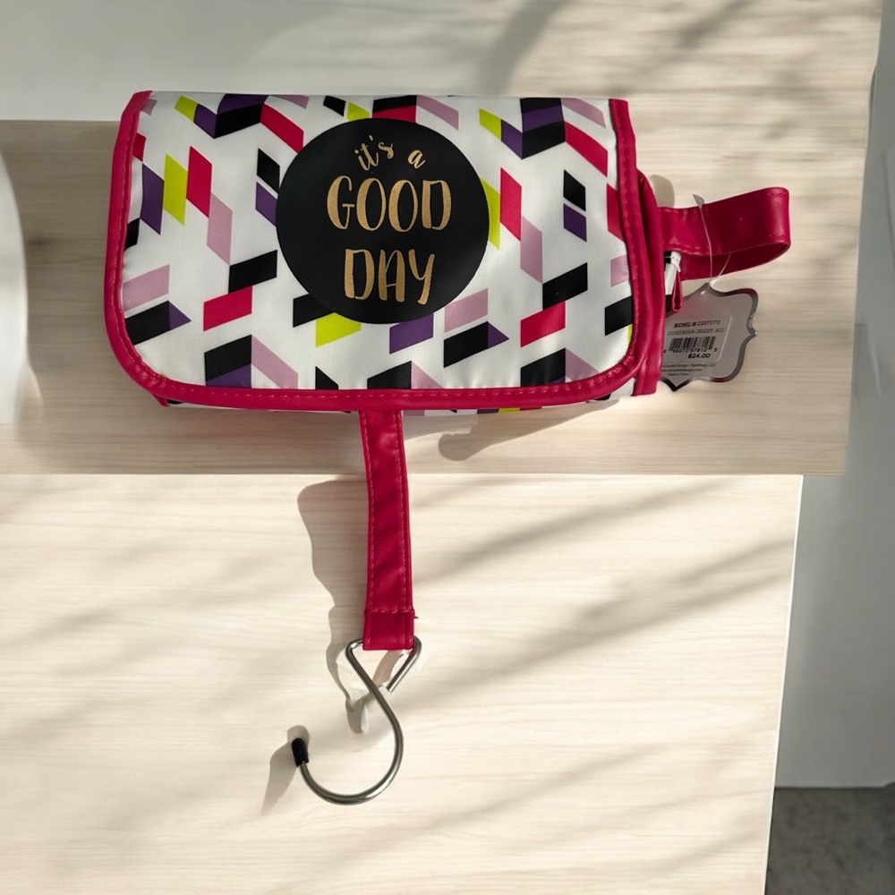 Mirror Mirror hanging travel case with handle Multi color NWT